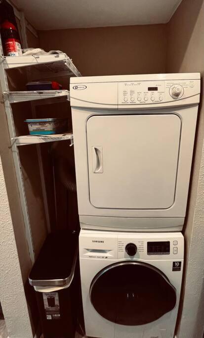 Home Away From Home-Cozy 2 Bdrm Condo/Med Cntr/Nrg Houston Exterior photo